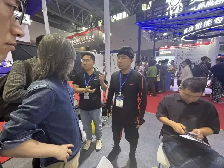 人形机器人能打拳能跳舞,却还不会好好干活