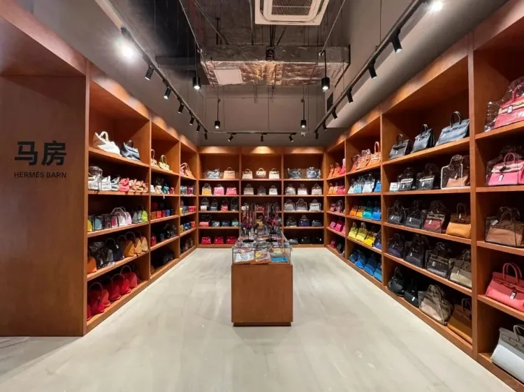 仓储式二奢店走红,拆解「配货制度」下的产业链变局