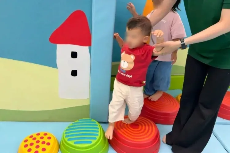 孩子撞头不是脾气大,是求救信号